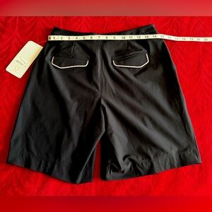 NWT Lululemon Size 6 Black Dress shorts Cute & Flattering Measurements in pics 🍋